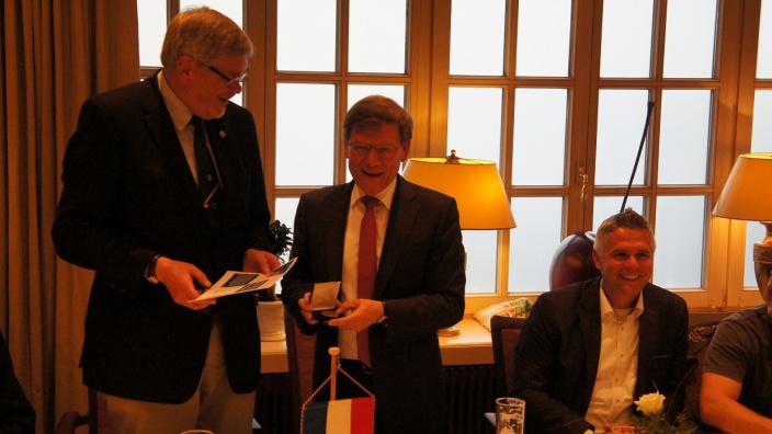 Johann Wadephul ehrt Nortorfer Bürgermeister